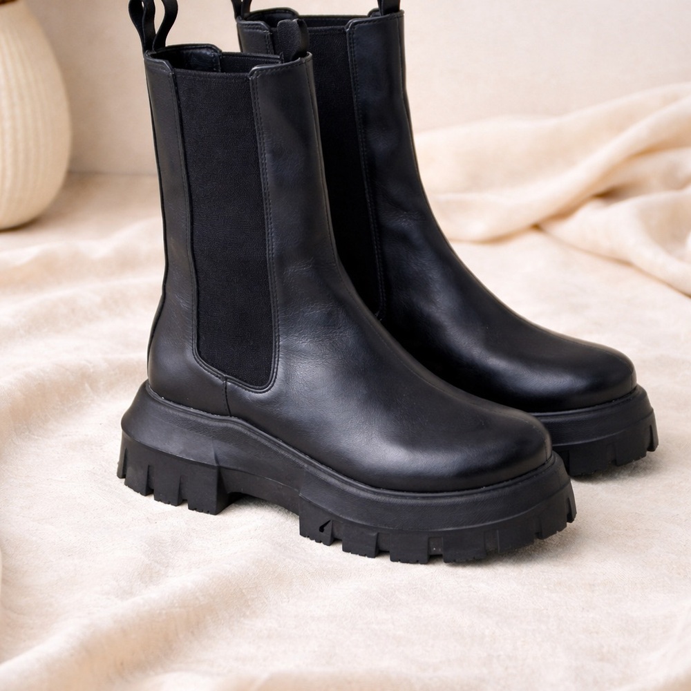 ASOS Design Chunky Black Chelsea Boots | Platform Lug Sole | Size 39 (US 8)